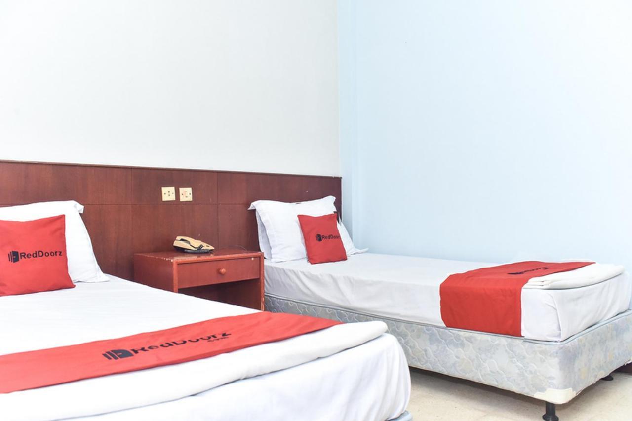 Reddoorz Near Kampung Warna Warni Hotel Malang Exterior photo