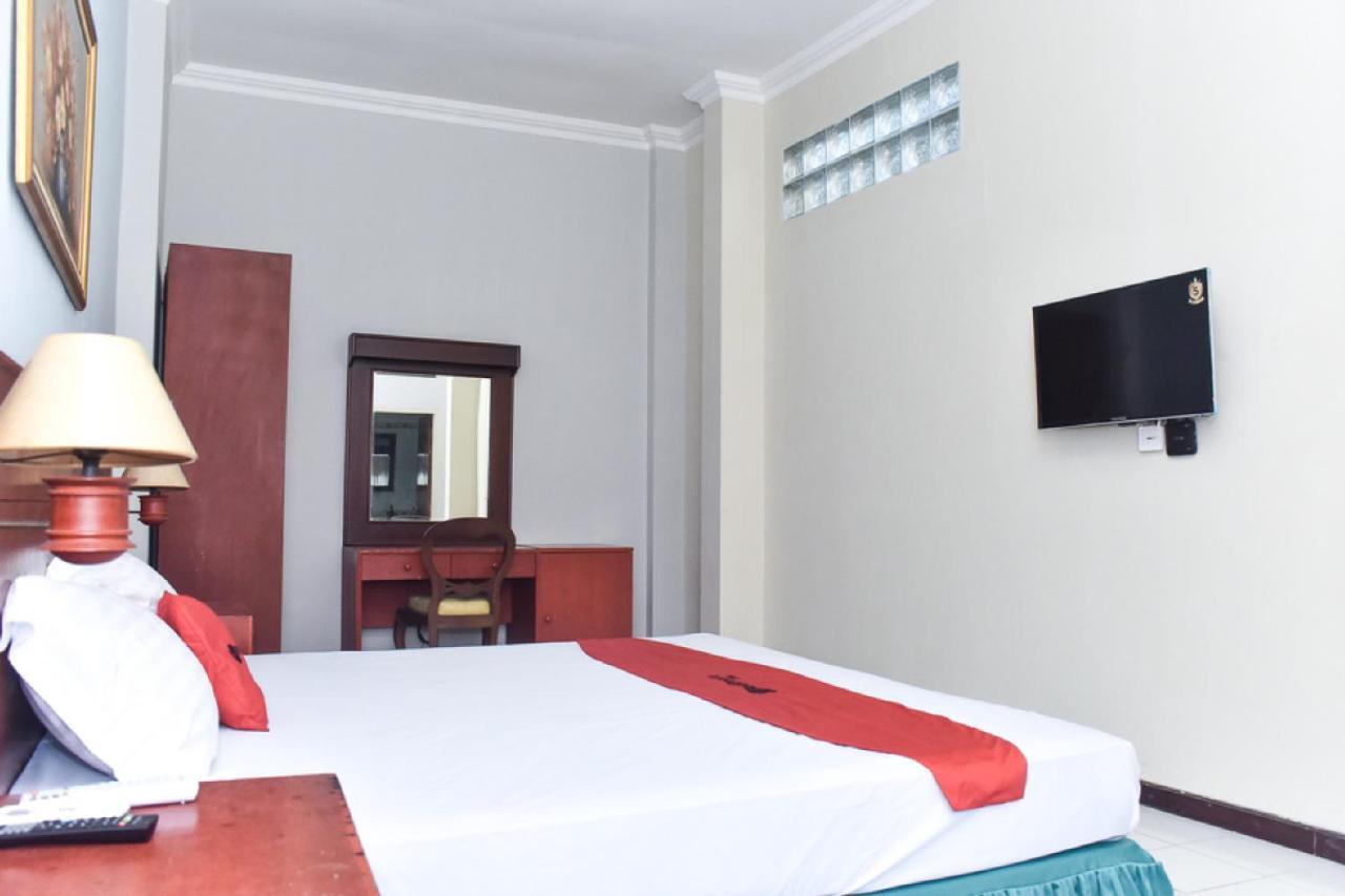 Reddoorz Near Kampung Warna Warni Hotel Malang Exterior photo