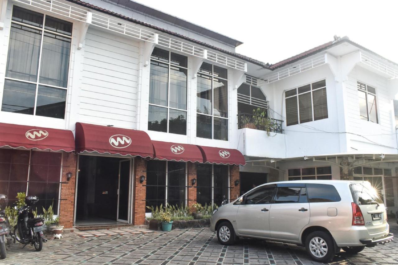 Reddoorz Near Kampung Warna Warni Hotel Malang Exterior photo